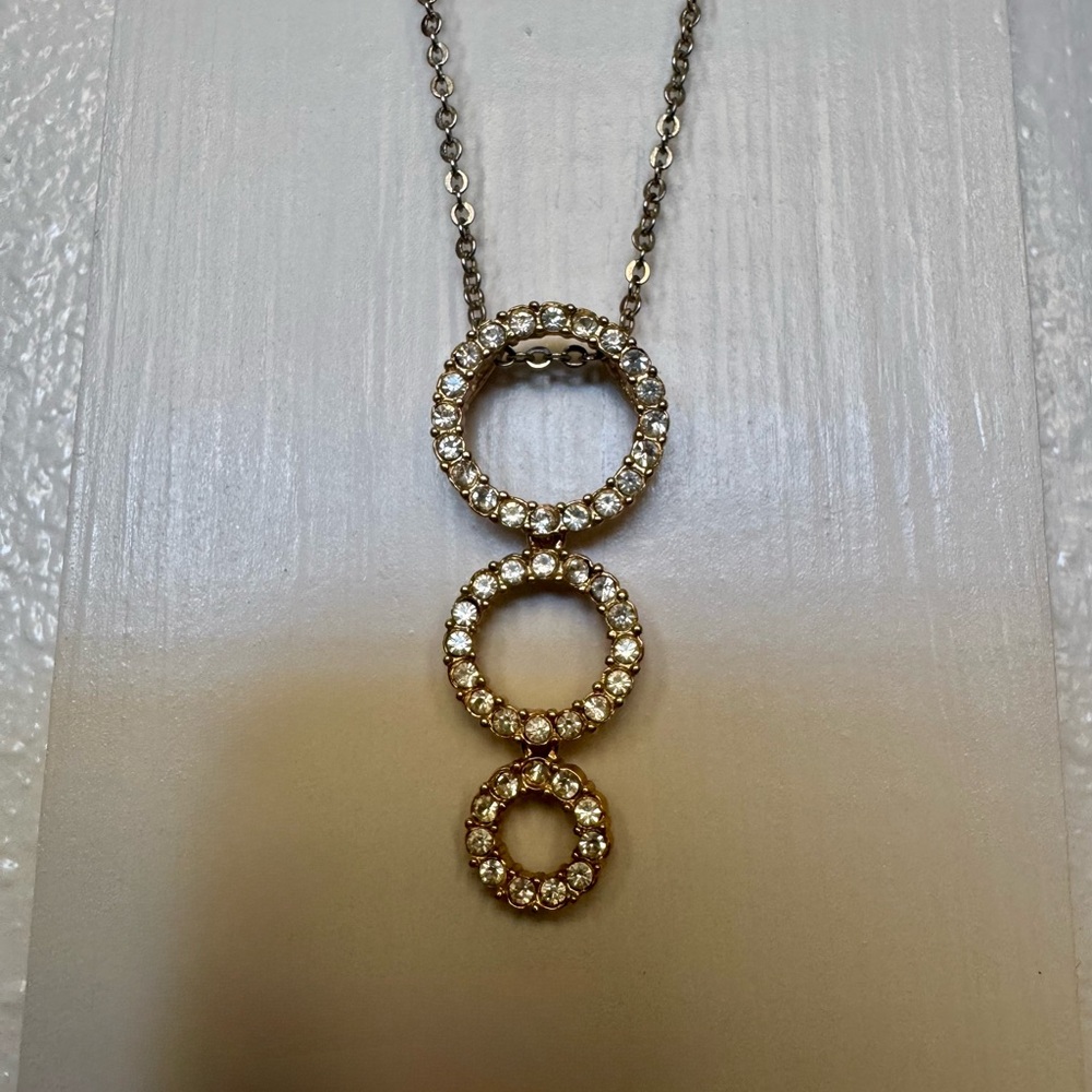 Elegant Gold Triple Circle Pendant Necklace